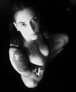 Candelaria outcall escort in Muskegon
